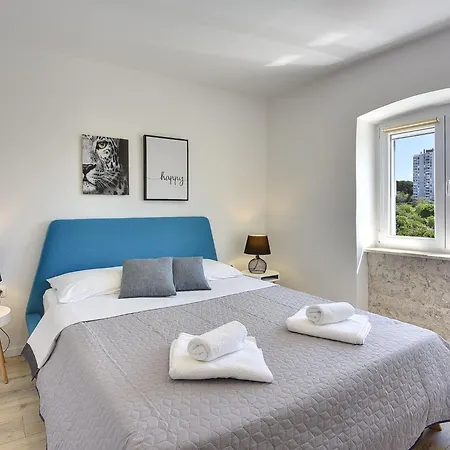 With Swimming Pool And Private Terrace Apartment *