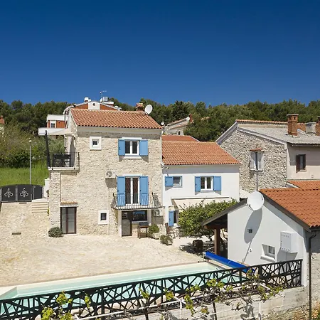 Lägenhet With Swimming Pool And Private Terrace