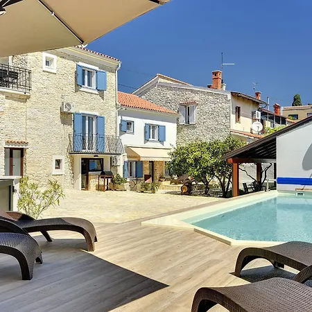 With Swimming Pool And Private Terrace Apartment Pula