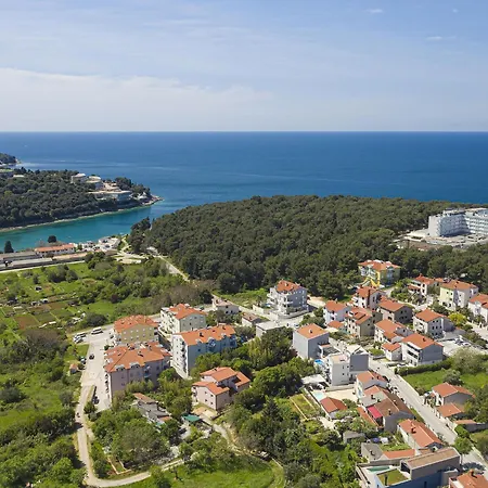 With Swimming Pool And Private Terrace Apartment *