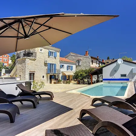 With Swimming Pool And Private Terrace * Pula